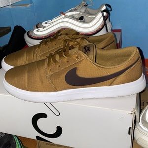 Basically new Nike sb shoes